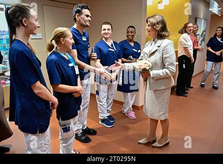 Die schwedische Königin Silvia weihte am Dienstag das neue Krankenhausgebäude in Ersta Sjukhus in Stockholm ein. Oktober 2023. Foto: Jonas Ekströmer / TT / Code 10030 Stockfoto