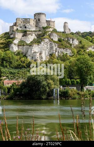 Les Andelys ist das Tor zum normannischen Vexin, die Stadt von Richard Löwenherz. Am Ufer der seine und am Fuße der berühmten Ruinen von Châtea Stockfoto