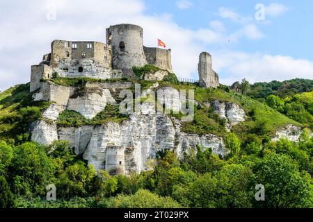 Les Andelys ist das Tor zum normannischen Vexin, die Stadt von Richard Löwenherz. Am Ufer der seine und am Fuße der berühmten Ruinen von Châtea Stockfoto