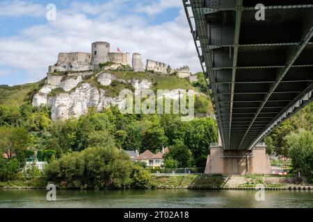 Les Andelys ist das Tor zum normannischen Vexin, die Stadt von Richard Löwenherz. Am Ufer der seine und am Fuße der berühmten Ruinen von Châtea Stockfoto