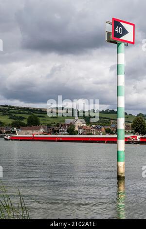 Les Andelys ist das Tor zum normannischen Vexin, die Stadt von Richard Löwenherz. Am Ufer der seine und am Fuße der berühmten Ruinen von Châtea Stockfoto