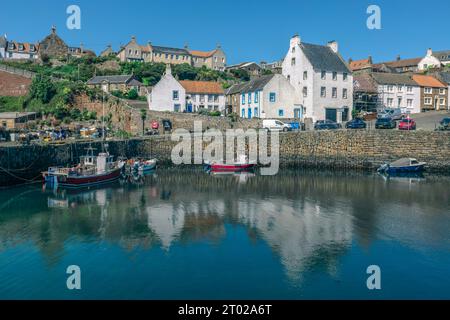 Das historische Fischerdorf und sein Hafen Crail in Fife, Schottland. Stockfoto