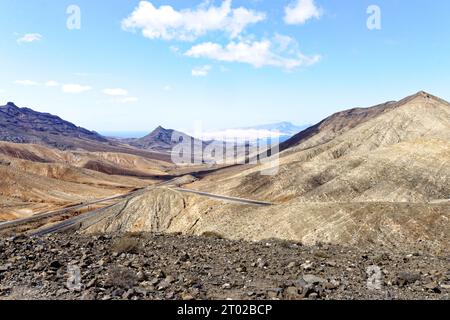 Panoramablick auf die Landschaft vom Aussichtspunkt mirador astronomico de Sicasumbre zwischen Pajara und La Pared auf der Kanarischen Insel Fuerteventura, Spanien - 20,09 Stockfoto