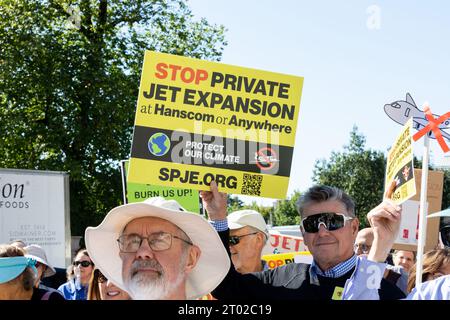 Oktober 2023. Boston, MA. Aktivisten und Gemeindemitglieder versammelten sich im Massachusetts State House, um gegen die Propos von Massport und privaten Entwicklern zu protestieren Stockfoto