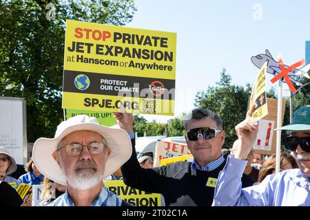 Oktober 2023. Boston, MA. Aktivisten und Gemeindemitglieder versammelten sich im Massachusetts State House, um gegen die Propos von Massport und privaten Entwicklern zu protestieren Stockfoto