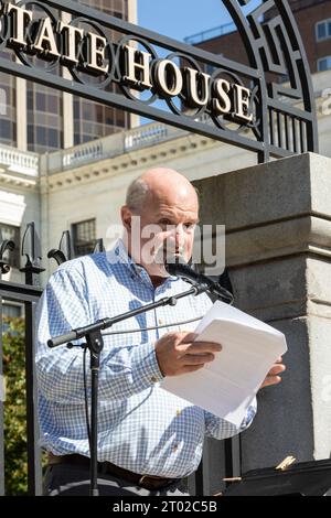 Oktober 2023. Boston, MA. Aktivisten und Gemeindemitglieder versammelten sich im Massachusetts State House, um gegen die Propos von Massport und privaten Entwicklern zu protestieren Stockfoto