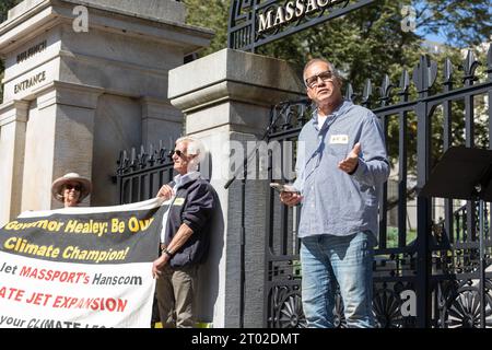 Oktober 2023. Boston, MA. Aktivisten und Gemeindemitglieder versammelten sich im Massachusetts State House, um gegen die Propos von Massport und privaten Entwicklern zu protestieren Stockfoto