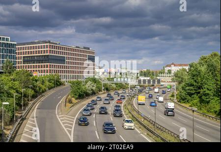 Stadtautobahn A 100, Vattenfall Deutschland-Zentrale, Sachsendamm, Schöneberg, Berlin, Deutschland Stockfoto
