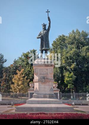 Stephan der große (Stefan cel Mare) Denkmal vor dem zentralen Park an einem sonnigen Herbsttag, Chisinau Stadt, Moldau Stockfoto