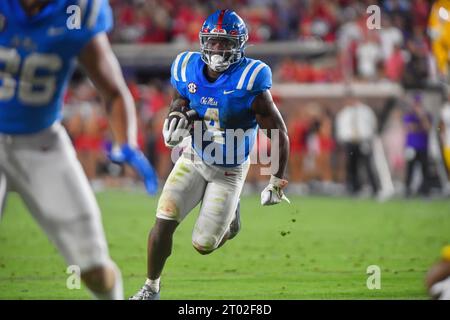 Oxford, MS, USA. 30. September 2023. Mississippi Rebels Running Back Quinshon Judkins läuft im vierten Quartal eines College-Footballspiels gegen die LSU Tigers im Vaught-Hemingway Stadium in Oxford, MS. Austin McAfee/CSM/Alamy Live News Stockfoto