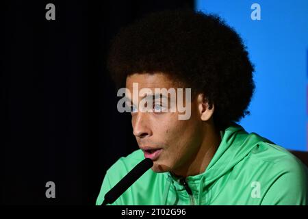 Eindhoven, Niederlande. Oktober 2023. MADRID - Axel Witsel von Atletico Madrid während der Pressekonferenz von Atletico Madrid vor dem Spiel der UEFA Champions League gegen Feyenoord im Estadio Metropolitano am 3. Oktober 2023 in Madrid. ANP OLAF KRAAK Credit: ANP/Alamy Live News Credit: ANP/Alamy Live News Credit: ANP/Alamy Live News Credit: ANP/Alamy Live News Stockfoto