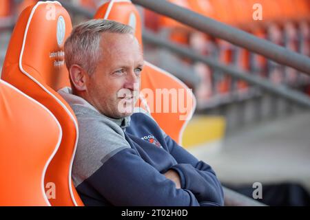 Blackpool, Großbritannien. 31. August 2023. Neil Critchley, Manager von Blackpool vor dem Spiel der Sky Bet League 1 Blackpool gegen Derby County in Bloomfield Road, Blackpool, Vereinigtes Königreich, 3. Oktober 2023 (Foto: Steve Flynn/News Images) in Blackpool, Vereinigtes Königreich am 31.2023. (Foto: Steve Flynn/News Images/SIPA USA) Credit: SIPA USA/Alamy Live News Stockfoto