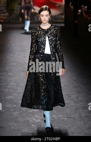 Paris, Frankreich. Oktober 2023. CHANEL Frühjahr/Sommer 2024 Laufsteg während der Pariser Fashion Week - Paris; Frankreich 03/10/2023 Credit: dpa/Alamy Live News Stockfoto