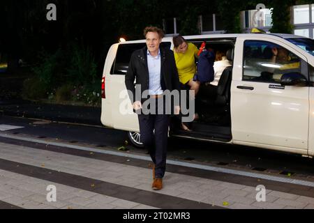 Nürnberg, Deutschland. Oktober 2023. Ludwig Hartmann (Bündnis 90/die Grünen), Fraktionsvorsitzender im Bayerischen landtag, trifft im Vorfeld des Fernsehduells BR24 Wahl - die Konfrontation bei der landtagswahl 2023 in einem Fernsehstudio des Bayerischen Rundfunks in Nürnberg ein. Darlegung: Daniel Löb/dpa/Alamy Live News Stockfoto