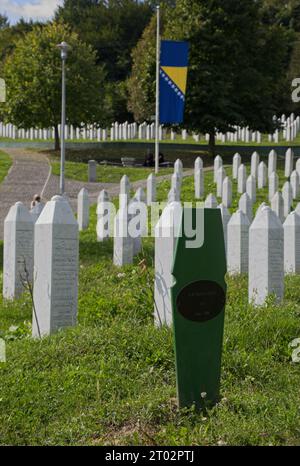 Potocari, Bosnien und Herzegowina - 2. Oktober 2023: Srebrenica - Potocari Memorial Center. Das ist der größte Völkermord in Europa seit dem Zweiten Weltkrieg Stockfoto