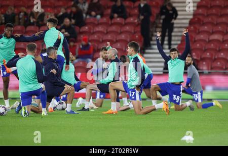 Middlesbrough, Großbritannien. Oktober 2023. Cardiff City warm Up vor dem Sky Bet Championship Match Middlesbrough gegen Cardiff City im Riverside Stadium, Middlesbrough, Vereinigtes Königreich, 3. Oktober 2023 (Foto: Nigel Roddis/News Images) in Middlesbrough, Vereinigtes Königreich am 10.03.2023. (Foto: Nigel Roddis/News Images/SIPA USA) Credit: SIPA USA/Alamy Live News Stockfoto