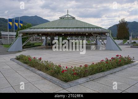 Potocari, Bosnien und Herzegowina - 2. Oktober 2023: Srebrenica - Potocari Memorial Center. Das ist der größte Völkermord in Europa seit dem Zweiten Weltkrieg Stockfoto