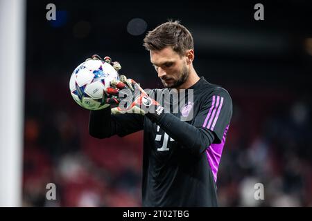 Kopenhagen, Dänemark. Oktober 2023. Torhüter Sven Ulreich von Bayern München bereitet sich vor dem Spiel der UEFA Champions League zwischen dem FC Kopenhagen und Bayern München in Parken in Kopenhagen auf. (Foto: Gonzales Photo/Alamy Live News Stockfoto