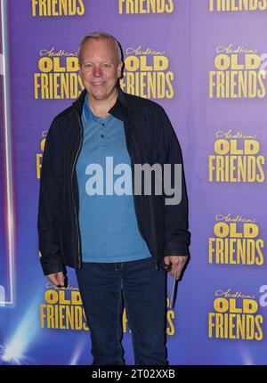 Steve Pemberton kommt zum Eröffnungsabend von Stephen Sondheims Old Friends im Gielgud Theatre in London. Bilddatum: Dienstag, 3. Oktober 2023. Stockfoto