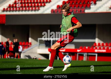 Madrid, Spanien. Oktober 2023. Madrid - Jan Plug of Feyenoord O19 während der Ausbildung von Feyenoord O19 im Centro Deportivo Wanda Alcala de Henares am 3. Oktober 2023 in Madrid, Spanien. Credit: Box to Box Pictures/Alamy Live News Stockfoto