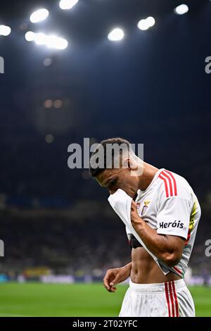 Mailand, Italien. 3. Oktober 2023. Alexander Bah von SL Benfica reagiert nach einer Verletzung während des Fußballspiels der UEFA Champions League zwischen dem FC Internazionale und SL Benfica. Quelle: Nicolò Campo/Alamy Live News Stockfoto