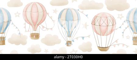 Nahtloser Rand mit Heißluftballons in Pastellblau und Rosa für die Wand im Kinderzimmer. Handgezeichnete Aquarellillustration für Jungen oder Mädchen. Kindliches Muster für Textildesign auf isoliertem Hintergrund. Stockfoto