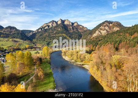 Aerial view of Trzy Korony mountain in Pieniny, Poland, during autumn Stockfoto