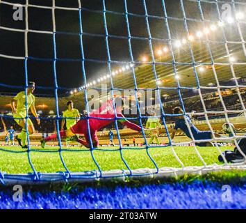 Birmingham, Großbritannien. Oktober 2023; St Andrews, Birmingham, West Midlands, England; EFL Championship Football, Birmingham City gegen Huddersfield Town; Koji Miyoshi aus Birmingham erzielt in der 23. Minute das zweite Tor aus nächster Nähe und erzielte das Ergebnis 2-0 Credit: Action Plus Sports Images/Alamy Live News Stockfoto