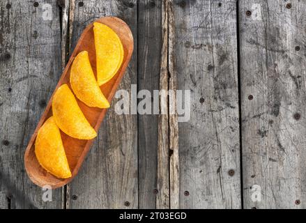 Typische hausgemachte kolumbianische Empanadas - gebratene kolumbianische Küche Stockfoto