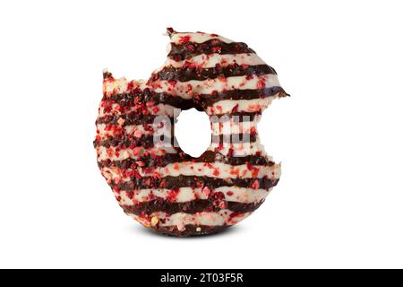 Ein köstlicher Donut, sichtbar gebissen an zwei Stellen, vor einem unberührten weißen Hintergrund Stockfoto