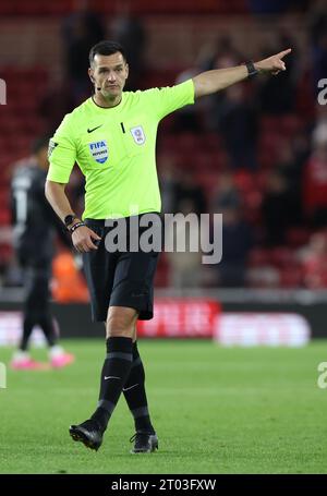 Middlesbrough, Großbritannien. Oktober 2023. Schiedsrichter Andrew Madley während des Sky Bet Championship Matches Middlesbrough gegen Cardiff City im Riverside Stadium, Middlesbrough, Großbritannien, 3. Oktober 2023 (Foto: Nigel Roddis/News Images) in Middlesbrough, Großbritannien am 2023. (Foto: Nigel Roddis/News Images/SIPA USA) Credit: SIPA USA/Alamy Live News Stockfoto