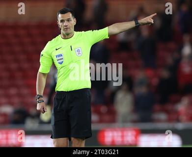 Middlesbrough, Großbritannien. Oktober 2023. Schiedsrichter Andrew Madley während des Sky Bet Championship Matches Middlesbrough gegen Cardiff City im Riverside Stadium, Middlesbrough, Großbritannien, 3. Oktober 2023 (Foto: Nigel Roddis/News Images) in Middlesbrough, Großbritannien am 2023. (Foto: Nigel Roddis/News Images/SIPA USA) Credit: SIPA USA/Alamy Live News Stockfoto