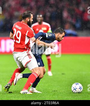 Berlin, Deutschland. Oktober 2023. Lucas Tousart (L) von Union Berlin streitet mit Ricardo Horta vom SC Braga während des Gruppenspiels der UEFA Champions League Gruppe C zwischen Union Berlin und SC Braga am 3. Oktober 2023 in Berlin. Quelle: Ren Pengfei/Xinhua/Alamy Live News Stockfoto