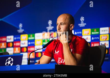 Madrid, Spanien. Oktober 2023. Gernot Trauner (Feyenoord) während der Pressekonferenz am Tag vor dem Fußballspiel der Champions League gegen Atletico Madrid am 03. Oktober 2023 im Civitas Metropolitano Stadion in Madrid, Spanien Credit: Independent Photo Agency/Alamy Live News Stockfoto