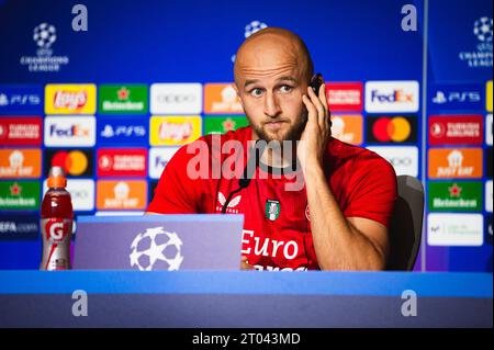 Madrid, Spanien. Oktober 2023. Gernot Trauner (Feyenoord) während der Pressekonferenz am Tag vor dem Fußballspiel der Champions League gegen Atletico Madrid am 03. Oktober 2023 im Civitas Metropolitano Stadion in Madrid, Spanien Credit: Independent Photo Agency/Alamy Live News Stockfoto