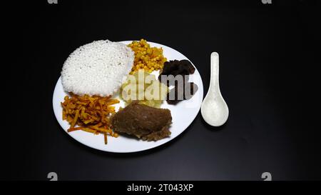 Navratri Upwas Thali, indische Fastenrezepte, Maha Shivratri, Ekadasi, Chaturthi oder Gauri vrat. Indische Fasten Gujarati Upwas Fast Diät Artikel Stockfoto