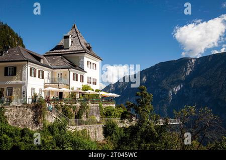 Hannes-Andross Brücke zur Aussichtsplattform Skywalk, im Hintergrund Rudolfsturm, Weltblick Hallstatt, Hallstättersee, Hallstatt, Salzkammergut Stockfoto