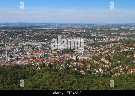 Stuttgarter Innenstadt, von der Aussichtsplattform des 217 Meter hohen Fernsehturms und des ersten Fernsehturms der Welt aus gesehen Stockfoto