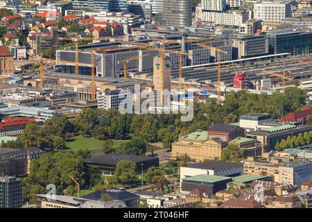 Stadtzentrum mit Hauptbahnhof und Baustelle Stuttgart 21, Schlosspark mit landtag und Staatstheater, von der aus gesehen Stockfoto