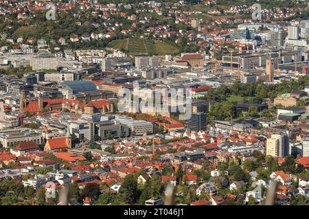 Stadtzentrum mit Stiftskirche, Altem Schloss, Schlossplatz, Neuem Schloss, Wilhelmsbau, Breuninger Kaufhäuser, Dorotheen Quarter, Markt Stockfoto