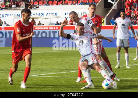 Robuin GOSENS Union Berlin Shooting, Leonardo BONUCCI Union Berlin hinter ihm, Eren DINKCI1. Der FC Heidenheim auf der linken Seite und Marvin PIERINGER 1. FC Stockfoto