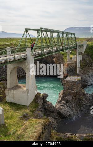 Der Goðafoss-Wasserfall in Nordisland während eines Sommertages Stockfoto