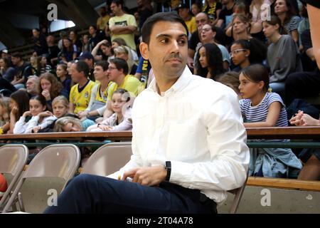 Berlin, Deutschland. Oktober 2023. 03.10.2023, Soemmeringhalle, Berlin, DEU, easyCredit DBBL, ALBA vs. Herne, im Bild Cheftrainer Cristo Cabrera (ALBA Berlin) Foto: Jürgen Engler/nordphoto GmbH/dpa/Alamy Live News Stockfoto