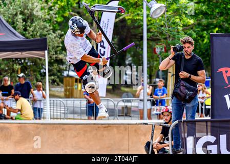 Igualada, Barcelona; 16. Juli 2023: Katalonische Meisterschaft der Scooter Street, Park Junior and About, im Skate Park von Igualada Stockfoto