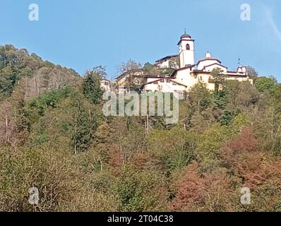 Blick auf die Stadt Bovegno im oberen Trompia-Tal in Brescia in Italien Stockfoto