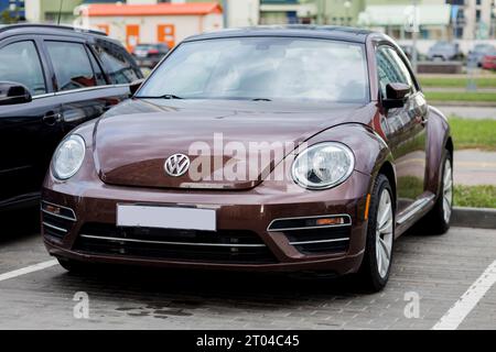 Minsk, Weißrussland, 4. Oktober 2023 - kleiner VW Beetle Turbo. Volkswagen – deutsch Auto Stockfoto