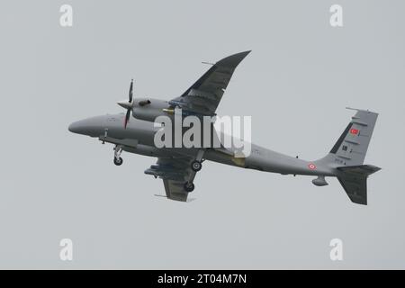 ISTANBUL, TURKIYE - 29. APRIL 2023: Baykar Bayraktar Akinci PT-5 in Teknofest Istanbul Stockfoto