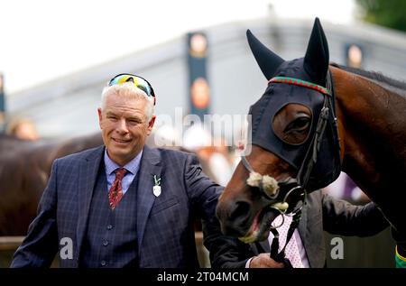 Aktenfoto vom 13-07-2023 von Trainer Stuart Williams mit Quinault. Stuart Williams’ Siegermaschine Quinault zielt auf den Howden Challenge Cup ab, um einen bemerkenswerten achten Erfolg der Saison zu erreichen. Ausgabedatum: Mittwoch, 4. Oktober 2023. Stockfoto