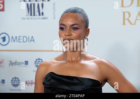 Aminata BELLI, Moderatorin, Roter Teppich, Roter Teppich Show, Ankunft, Ankunft, Verleihung des Deutschen Radiopreises 2023 in Hamburg am 07.09.2022, *** Aminata BELLI, Moderatorin, Roter Teppich, Roter Teppich, Roter Teppich, Anreise, Ankunft, Deutscher Rundfunkpreis 2023 in Hamburg am 07 09 2022, Credit: Imago/Alamy Live News Stockfoto