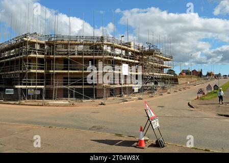 Neue Einzelhandelseinheiten im Bau in der neuen Stadtentwicklung Cranbrook bei Exeter, East Devon Stockfoto